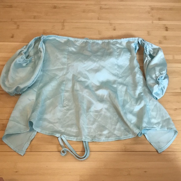 PrettyLittleThing Blue Satin Ruched Open Front Top - Picture 6 of 8